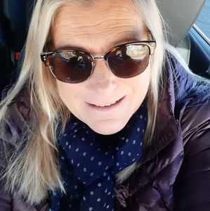 Meet your Posher, Debbie